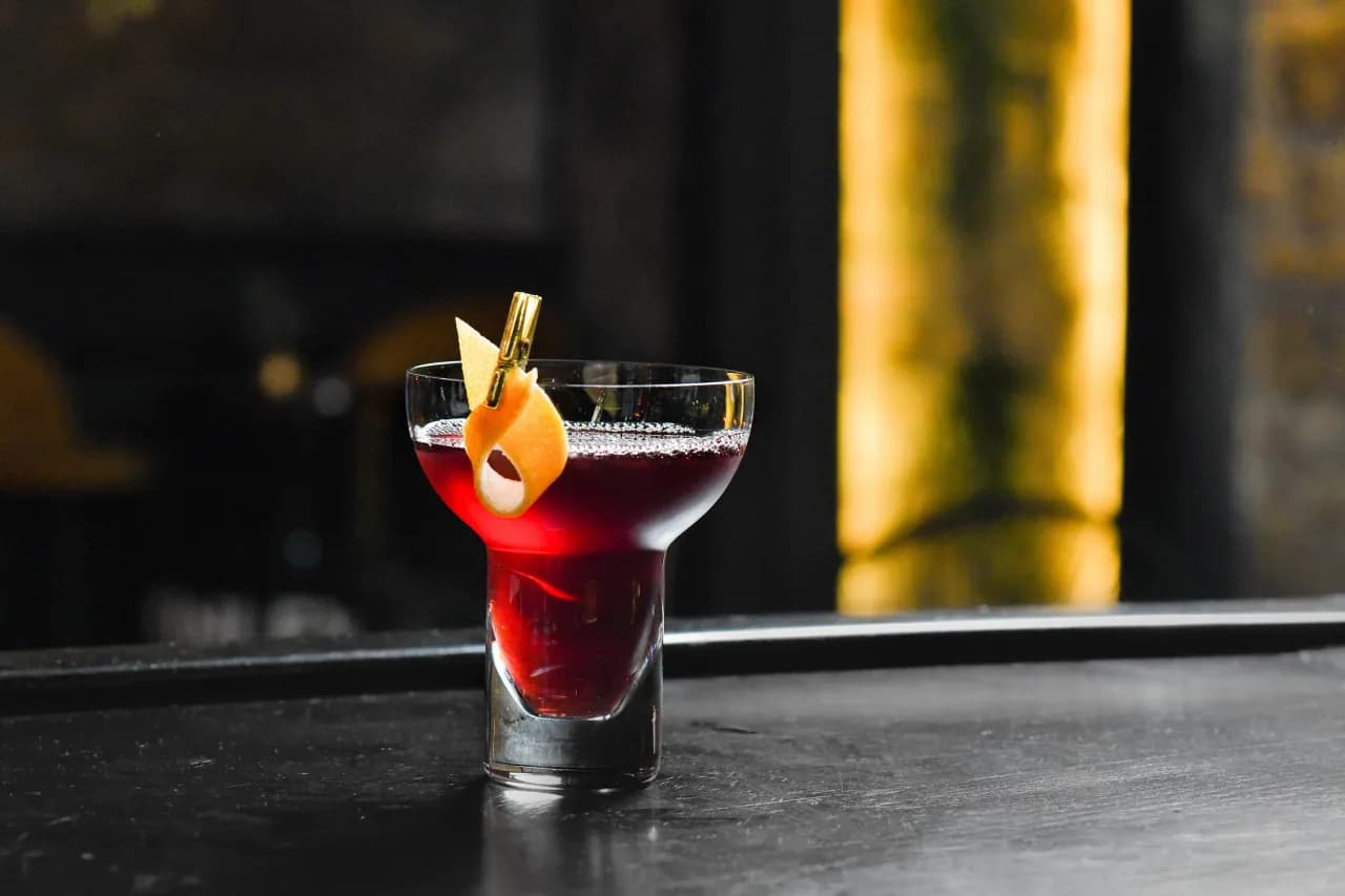 Przepisy na drinki z whiskey: łatwe, klasyczne i zaskakujące