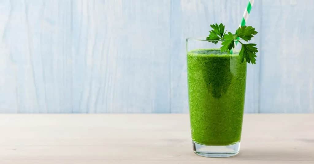 Koktajle Oczyszczające Jelita: Przepisy i Korzyści dla Lepszego Trawienia