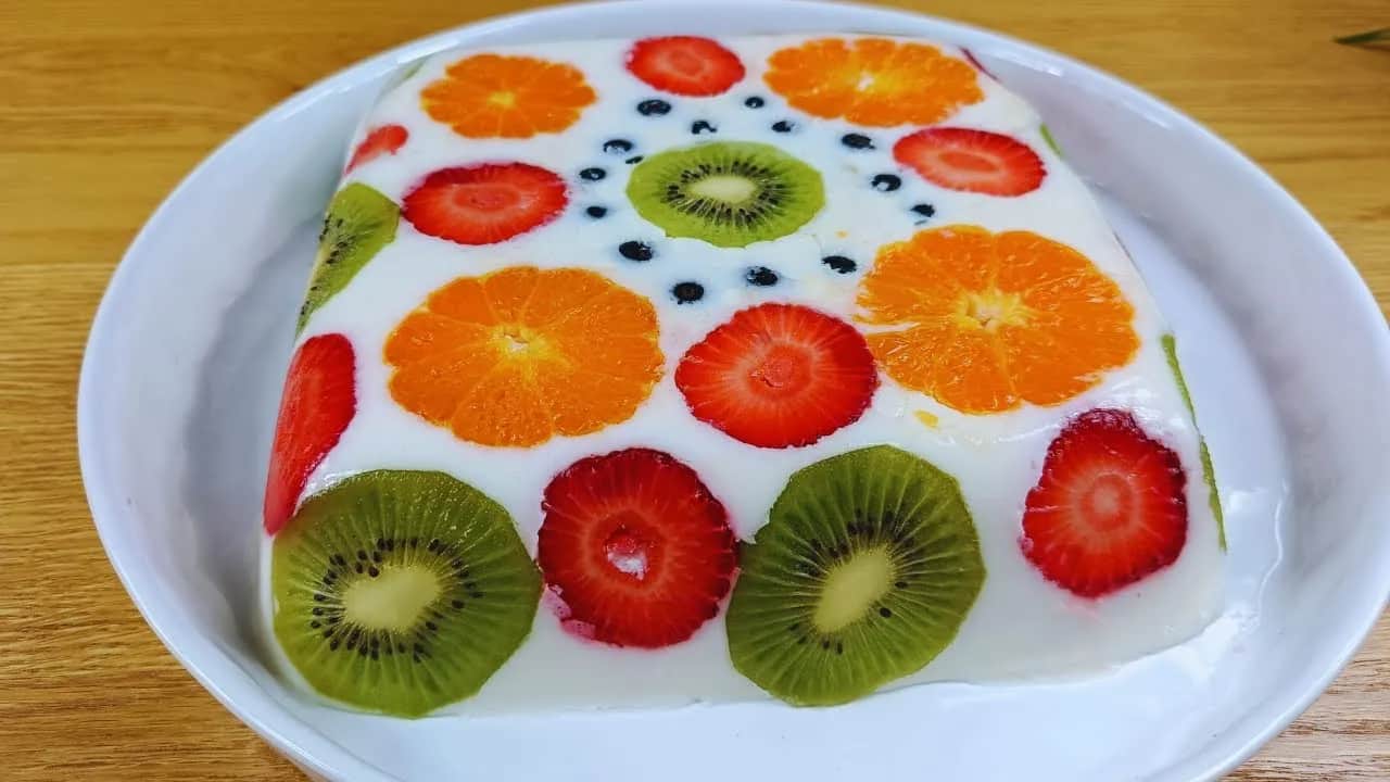 Owoce po nalewce: 15 pomysłów zero waste na desery i dania