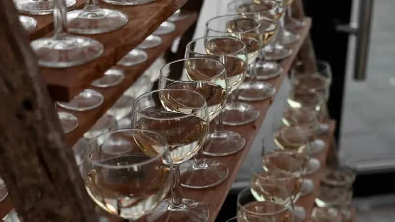 Jak zostać barmanką w Polsce? Przewodnik krok po kroku